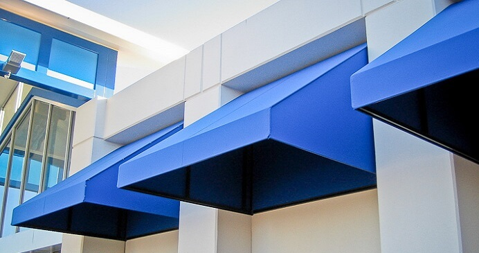 Beneficios de un toldo fijo para tu espacio residencial